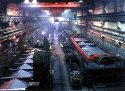 Railroad car-assembly conveyer: shop of car underframes and girders